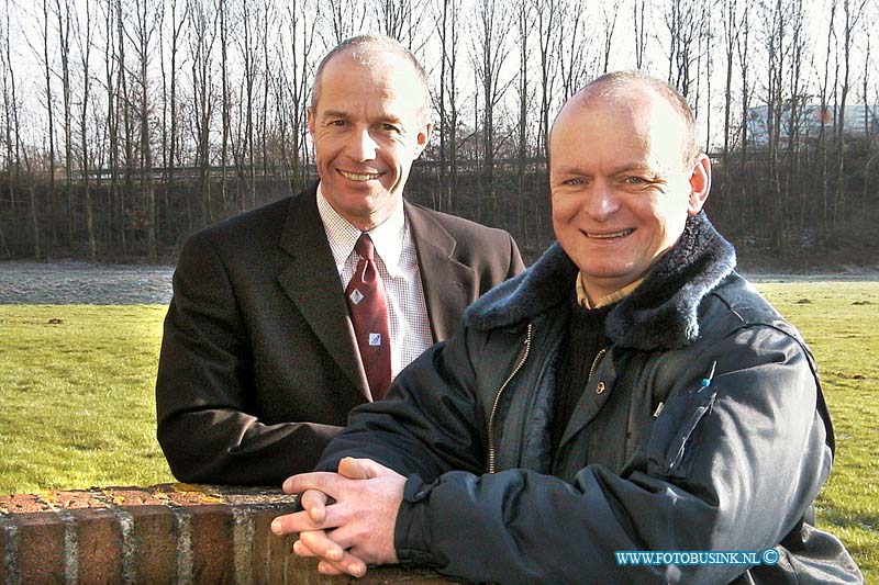 01011704.jpg - NETWERK:Dordrecht:17-01-2001:Postijonhotel rijkstraatweg Foto van Wouter Koenderman en Sjef Schlappi, twee van de trekkers van een reorganisatieproject bij de afdeling Uitvoering. Wouter is tegenwoordig hoofd UitvoeringDeze digitale foto blijft eigendom van FOTOPERSBURO BUSINK. Wij hanteren de voorwaarden van het N.V.F. en N.V.J. Gebruik van deze foto impliceert dat u bekend bent  en akkoord gaat met deze voorwaarden bij publicatie.EB/ETIENNE BUSINK