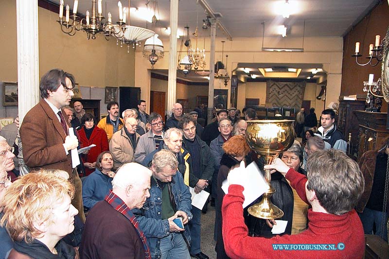 01012407.jpg - DORDTENAAR :Dordrecht:2401-2001: Veiling Mak, Visstraat INBOEDELVEILINGDeze digitale foto blijft eigendom van FOTOPERSBURO BUSINK. Wij hanteren de voorwaarden van het N.V.F. en N.V.J. Gebruik van deze foto impliceert dat u bekend bent  en akkoord gaat met deze voorwaarden bij publicatie.EB/ETIENNE BUSINK