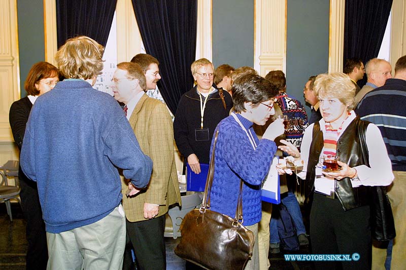 01012529.jpg - oro-oro.hva Teacherslab:Carre Netherlands Amsterdam:25-26-27-01-2001:Deze digitale foto blijft eigendom van FOTOPERSBURO BUSINK. Wij hanteren de voorwaarden van het N.V.F. en N.V.J. Gebruik van deze foto impliceert dat u bekend bent  en akkoord gaat met deze voorwaarden bij publicatie.EB/ETIENNE BUSINK