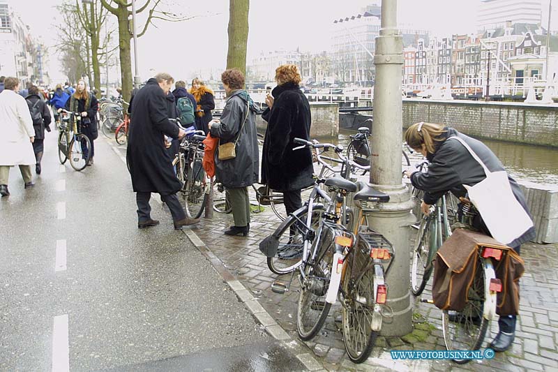 01012663.jpg - oro-oro.hva Teacherslab:Carre Netherlands Amsterdam:25-26-27-01-2001:Deze digitale foto blijft eigendom van FOTOPERSBURO BUSINK. Wij hanteren de voorwaarden van het N.V.F. en N.V.J. Gebruik van deze foto impliceert dat u bekend bent  en akkoord gaat met deze voorwaarden bij publicatie.EB/ETIENNE BUSINK