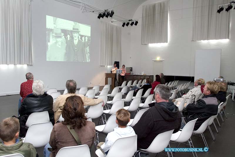 08100413.jpg - FOTOOPDRACHT:Dordrecht:04-10-2008:historische filmvoorstelling DFC in de Kunstkerk van het stadsarchief met live trompettisten musseumstraat 65Deze digitale foto blijft eigendom van FOTOPERSBURO BUSINK. Wij hanteren de voorwaarden van het N.V.F. en N.V.J. Gebruik van deze foto impliceert dat u bekend bent  en akkoord gaat met deze voorwaarden bij publicatie.EB/ETIENNE BUSINK