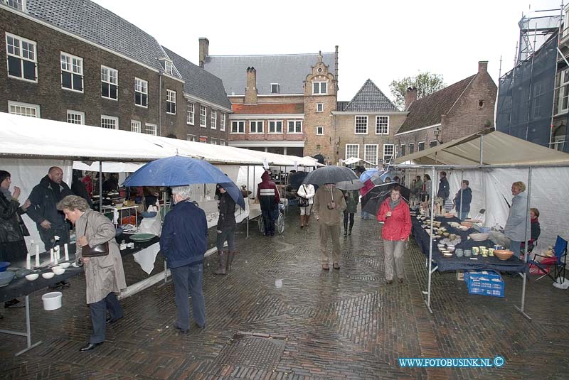 08100502.jpg - FOTOOPDRACHT:Dordrecht:05-10-2008:T hof dordrecht keramiekmarkt 2008Deze digitale foto blijft eigendom van FOTOPERSBURO BUSINK. Wij hanteren de voorwaarden van het N.V.F. en N.V.J. Gebruik van deze foto impliceert dat u bekend bent  en akkoord gaat met deze voorwaarden bij publicatie.EB/ETIENNE BUSINK