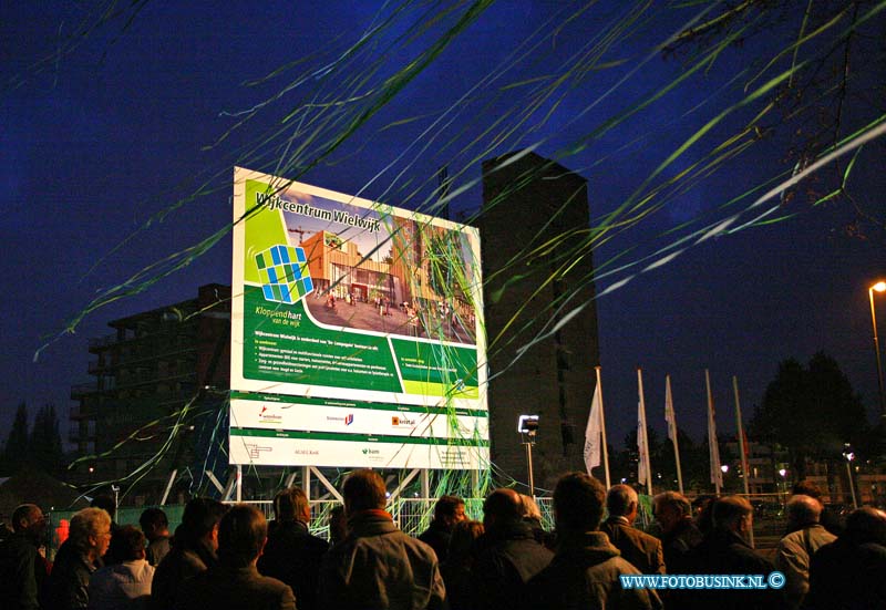 08103008.jpg - FOTOOPDRACHT:Dordrecht:30-10-2008:Het Admiraalsplein het startsein gegeven voor de bouw van de Compagnie. Bouwterrein ligt op Admiraalsplein-Van kinsbergenstraat Deze digitale foto blijft eigendom van FOTOPERSBURO BUSINK. Wij hanteren de voorwaarden van het N.V.F. en N.V.J. Gebruik van deze foto impliceert dat u bekend bent  en akkoord gaat met deze voorwaarden bij publicatie.EB/ETIENNE BUSINK