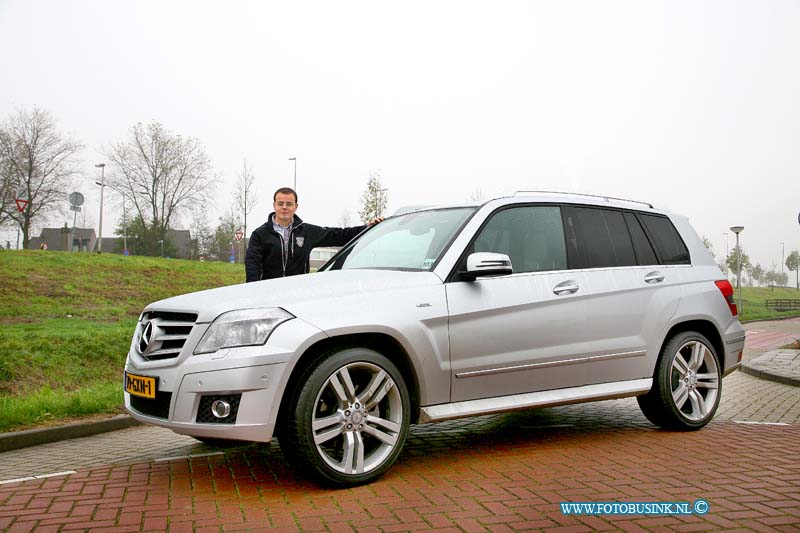 08111405.jpg - FOTOOPDRACHT:Barendrecht:14-11-2008:Randy van Yperen test 3 dagen lang de Mercedes-Benz GLK Deze digitale foto blijft eigendom van FOTOPERSBURO BUSINK. Wij hanteren de voorwaarden van het N.V.F. en N.V.J. Gebruik van deze foto impliceert dat u bekend bent  en akkoord gaat met deze voorwaarden bij publicatie.EB/ETIENNE BUSINK