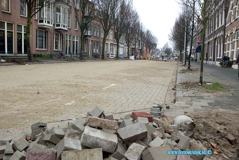 08112702.jpg - FOTOOPDRACHT:Dordrecht:27-11-2008:Op de Dubbeldamseweg lag de straat open ivm rioleringswerkzaamheden.Deze digitale foto blijft eigendom van FOTOPERSBURO BUSINK. Wij hanteren de voorwaarden van het N.V.F. en N.V.J. Gebruik van deze foto impliceert dat u bekend bent  en akkoord gaat met deze voorwaarden bij publicatie.EB/ETIENNE BUSINK