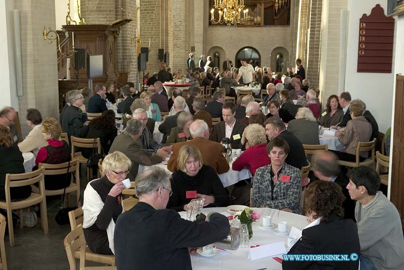 08120309.jpg - FOTOOPDRACHT:Utrecht:03-12-2008:In de Nicolai kerk in Utrecht 3 gebeurtenissen plaats tekent Johan Lavooij de intentieverklaring voedselbank convenant, er is aan het eind van de dag een moment tussen Hans Spigt en Dhr Aboutaleb en waarschijnlijk wordt ook het convenant "Kinderen doen mee"ondertekent.Deze digitale foto blijft eigendom van FOTOPERSBURO BUSINK. Wij hanteren de voorwaarden van het N.V.F. en N.V.J. Gebruik van deze foto impliceert dat u bekend bent  en akkoord gaat met deze voorwaarden bij publicatie.EB/ETIENNE BUSINK