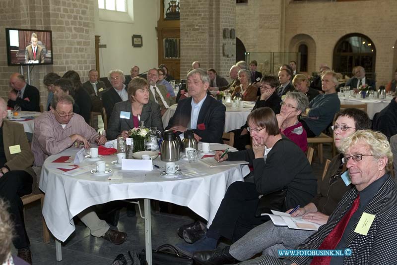 08120313.jpg - FOTOOPDRACHT:Utrecht:03-12-2008:In de Nicolai kerk in Utrecht 3 gebeurtenissen plaats tekent Johan Lavooij de intentieverklaring voedselbank convenant, er is aan het eind van de dag een moment tussen Hans Spigt en Dhr Aboutaleb en waarschijnlijk wordt ook het convenant "Kinderen doen mee"ondertekent.Deze digitale foto blijft eigendom van FOTOPERSBURO BUSINK. Wij hanteren de voorwaarden van het N.V.F. en N.V.J. Gebruik van deze foto impliceert dat u bekend bent  en akkoord gaat met deze voorwaarden bij publicatie.EB/ETIENNE BUSINK