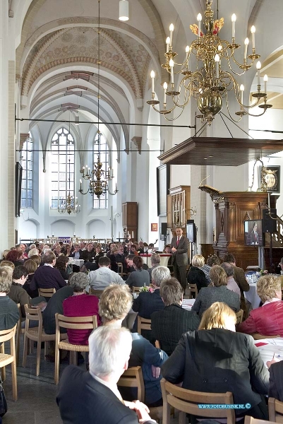 08120315.jpg - FOTOOPDRACHT:Utrecht:03-12-2008:In de Nicolai kerk in Utrecht 3 gebeurtenissen plaats tekent Johan Lavooij de intentieverklaring voedselbank convenant, er is aan het eind van de dag een moment tussen Hans Spigt en Dhr Aboutaleb en waarschijnlijk wordt ook het convenant "Kinderen doen mee"ondertekent.Deze digitale foto blijft eigendom van FOTOPERSBURO BUSINK. Wij hanteren de voorwaarden van het N.V.F. en N.V.J. Gebruik van deze foto impliceert dat u bekend bent  en akkoord gaat met deze voorwaarden bij publicatie.EB/ETIENNE BUSINK