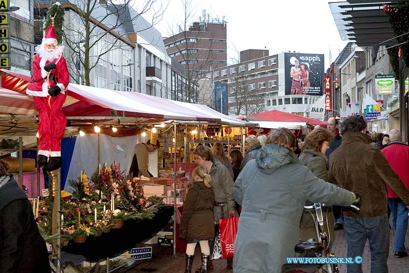 08122103.jpg - FOTOOPDRACHT:Dordrecht:21-12-2008:koopzondag dordrechtDeze digitale foto blijft eigendom van FOTOPERSBURO BUSINK. Wij hanteren de voorwaarden van het N.V.F. en N.V.J. Gebruik van deze foto impliceert dat u bekend bent  en akkoord gaat met deze voorwaarden bij publicatie.EB/ETIENNE BUSINK