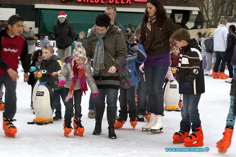 08122104.jpg - FOTOOPDRACHT:Dordrecht:21-12-2008:schaatsen op de ijsbaan op het scheffersplein te dordrechtDeze digitale foto blijft eigendom van FOTOPERSBURO BUSINK. Wij hanteren de voorwaarden van het N.V.F. en N.V.J. Gebruik van deze foto impliceert dat u bekend bent  en akkoord gaat met deze voorwaarden bij publicatie.EB/ETIENNE BUSINK