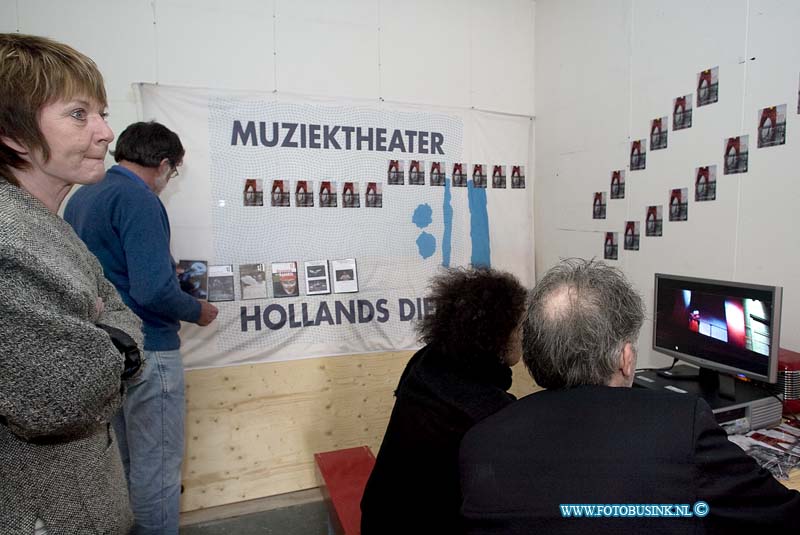 09012505.jpg - FOTOOPDRACHT:Dordrecht:25-01-2009 Opening Productiehuis Dordrecht Wethouder Jan Lagendijk (Cultuur) opent op zondag 25 januari het nieuwe pand van het Platform Dordtse Theatermakers. Productiehuis Dordrecht heet het nieuwe pand van de theatermakers aan de Wijnstraat 115. De officiële opening is om 12.00 uur. Tot 14.00 uur is Productiehuis Dordrecht geopend voor publiek.Informatie: De heer N. van der Spek, Platform Dordtse Theatermakers, telefoon (078) 639 94 44.Deze digitale foto blijft eigendom van FOTOPERSBURO BUSINK. Wij hanteren de voorwaarden van het N.V.F. en N.V.J. Gebruik van deze foto impliceert dat u bekend bent  en akkoord gaat met deze voorwaarden bij publicatie.EB/ETIENNE BUSINK