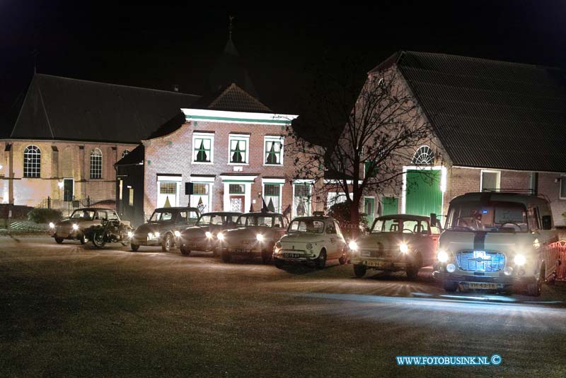 09013004.jpg - FOTOOPDRACHT:Hoeksewaard:30-01-2009:Oldtimer Lichtjes Rit Hoeksewaard groepsfotoDeze digitale foto blijft eigendom van FOTOPERSBURO BUSINK. Wij hanteren de voorwaarden van het N.V.F. en N.V.J. Gebruik van deze foto impliceert dat u bekend bent  en akkoord gaat met deze voorwaarden bij publicatie.EB/ETIENNE BUSINK