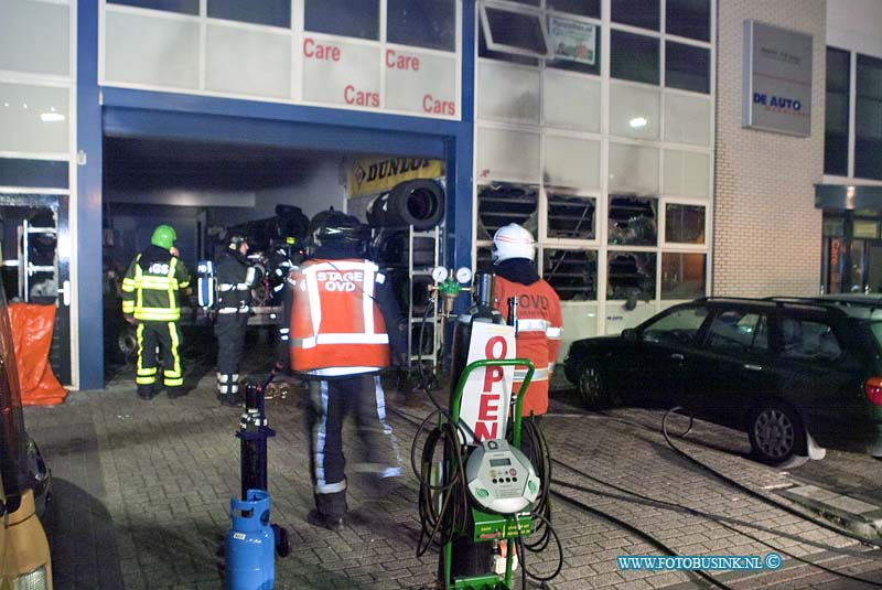 09042205.jpg - FOTOOPDRACHT:papendrecht:22-04-2009:BINNENBRAND:KANTOOR (naderbericht: grote brand) AUTO MAKELAARS PAPENDRECHT, DE KATTESTAART 2 PAPENDRECHTDeze digitale foto blijft eigendom van FOTOPERSBURO BUSINK. Wij hanteren de voorwaarden van het N.V.F. en N.V.J. Gebruik van deze foto impliceert dat u bekend bent  en akkoord gaat met deze voorwaarden bij publicatie.EB/ETIENNE BUSINK