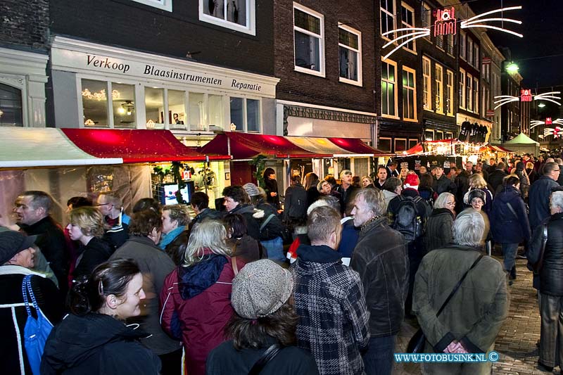 09121203.jpg - FOTOOPDRACHT:Dordrecht:12-12-2009:Kerstmarkt DordrechtDeze digitale foto blijft eigendom van FOTOPERSBURO BUSINK. Wij hanteren de voorwaarden van het N.V.F. en N.V.J. Gebruik van deze foto impliceert dat u bekend bent  en akkoord gaat met deze voorwaarden bij publicatie.EB/ETIENNE BUSINK