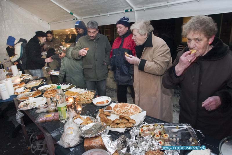 09121901.jpg - FOTOOPDRACHT:Dordrecht:19-12-2009:Winter straatfeest Tiesselenstraat DordrechtDeze digitale foto blijft eigendom van FOTOPERSBURO BUSINK. Wij hanteren de voorwaarden van het N.V.F. en N.V.J. Gebruik van deze foto impliceert dat u bekend bent  en akkoord gaat met deze voorwaarden bij publicatie.EB/ETIENNE BUSINK