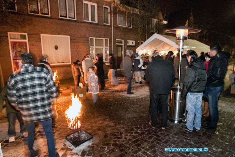 09121903.jpg - FOTOOPDRACHT:Dordrecht:19-12-2009:Winter straatfeest Tiesselenstraat DordrechtDeze digitale foto blijft eigendom van FOTOPERSBURO BUSINK. Wij hanteren de voorwaarden van het N.V.F. en N.V.J. Gebruik van deze foto impliceert dat u bekend bent  en akkoord gaat met deze voorwaarden bij publicatie.EB/ETIENNE BUSINK