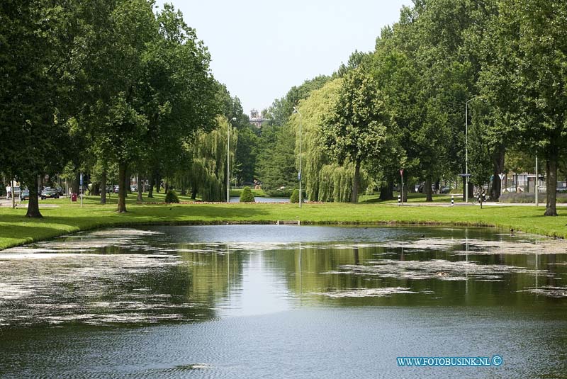 10061704.jpg - FOTOOPDRACHT:Dordrecht:17-06-2010:voor en zij aan zicht van de Nassau vijversDeze digitale foto blijft eigendom van FOTOPERSBURO BUSINK. Wij hanteren de voorwaarden van het N.V.F. en N.V.J. Gebruik van deze foto impliceert dat u bekend bent  en akkoord gaat met deze voorwaarden bij publicatie.EB/ETIENNE BUSINK