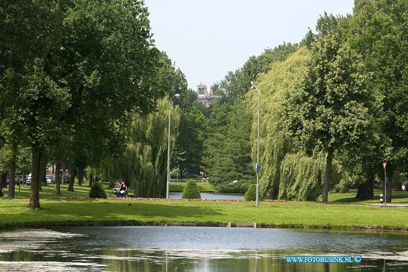 10061705.jpg - FOTOOPDRACHT:Dordrecht:17-06-2010:voor en zij aan zicht van de Nassau vijversDeze digitale foto blijft eigendom van FOTOPERSBURO BUSINK. Wij hanteren de voorwaarden van het N.V.F. en N.V.J. Gebruik van deze foto impliceert dat u bekend bent  en akkoord gaat met deze voorwaarden bij publicatie.EB/ETIENNE BUSINK