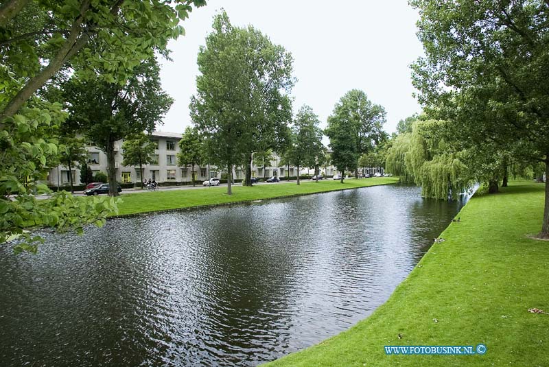 10061707.jpg - FOTOOPDRACHT:Dordrecht:17-06-2010:voor en zij aan zicht van de Nassau vijversDeze digitale foto blijft eigendom van FOTOPERSBURO BUSINK. Wij hanteren de voorwaarden van het N.V.F. en N.V.J. Gebruik van deze foto impliceert dat u bekend bent  en akkoord gaat met deze voorwaarden bij publicatie.EB/ETIENNE BUSINK