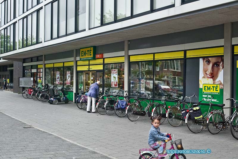 10061814.jpg - FOTOOPDRACHT:Dordrecht:18-06-2010:Krispijnseweg EM-TE supermarktDeze digitale foto blijft eigendom van FOTOPERSBURO BUSINK. Wij hanteren de voorwaarden van het N.V.F. en N.V.J. Gebruik van deze foto impliceert dat u bekend bent  en akkoord gaat met deze voorwaarden bij publicatie.EB/ETIENNE BUSINK