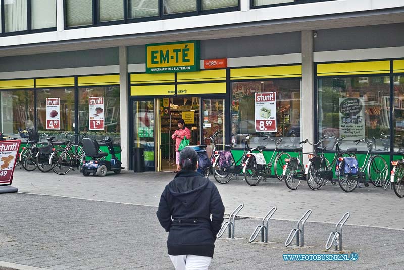 10061815.jpg - FOTOOPDRACHT:Dordrecht:18-06-2010:Krispijnseweg EM-TE supermarktDeze digitale foto blijft eigendom van FOTOPERSBURO BUSINK. Wij hanteren de voorwaarden van het N.V.F. en N.V.J. Gebruik van deze foto impliceert dat u bekend bent  en akkoord gaat met deze voorwaarden bij publicatie.EB/ETIENNE BUSINK