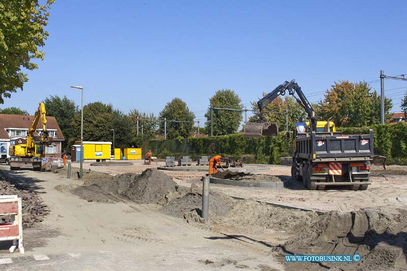 10090607.jpg - FOTOOPDRACHT:Dordrecht:06-09-2010:Het violenplein met de nieuwe speelplaats (alwaar eerst de woningen nog stonden) voor de jeugd begint nu toch echt vormen aan te nemen, de aannemer zet er vaart achter. Als het goed is zien we net voor de winter het eind resultaat. Het knapt er in ieder geval lekker van op.Deze digitale foto blijft eigendom van FOTOPERSBURO BUSINK. Wij hanteren de voorwaarden van het N.V.F. en N.V.J. Gebruik van deze foto impliceert dat u bekend bent  en akkoord gaat met deze voorwaarden bij publicatie.EB/ETIENNE BUSINK