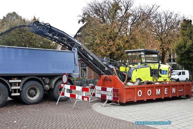 10102701.jpg - FOTOOPDRACHT:Dordrecht:27-10-2010:Dordrecht Nieuw Krispijn werkzaamheden 30 kilometer zone Dubbeldamseweg ZuidDeze digitale foto blijft eigendom van FOTOPERSBURO BUSINK. Wij hanteren de voorwaarden van het N.V.F. en N.V.J. Gebruik van deze foto impliceert dat u bekend bent  en akkoord gaat met deze voorwaarden bij publicatie.EB/ETIENNE BUSINK