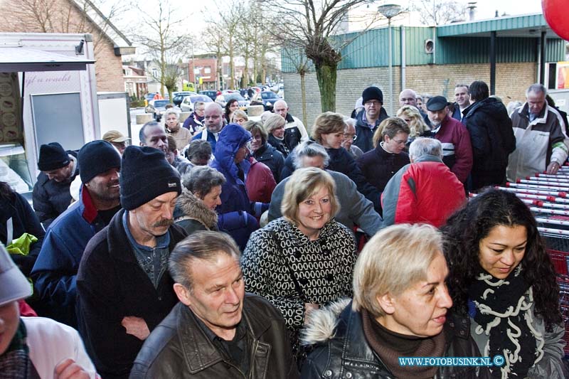 10120908.jpg - FOTOOPDRACHT:Dordrecht:09-12-2010:Dubbeldam opent de C1000 haar deuren op het Damplein (oude Super de Boer). De opening wordt verricht door de 2 dochtertjes van de familie VisserDeze digitale foto blijft eigendom van FOTOPERSBURO BUSINK. Wij hanteren de voorwaarden van het N.V.F. en N.V.J. Gebruik van deze foto impliceert dat u bekend bent  en akkoord gaat met deze voorwaarden bij publicatie.EB/ETIENNE BUSINK