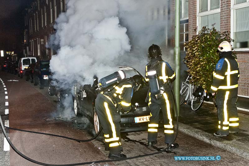 11022302.jpg - FOTOOPDRACHT:Dordrecht:23-02-2011:Weer een auto brand deze week nu op de Krommedijk ter hoogte van nr 38 Dordrecht. De auto brand geheel uit en werd later door een takel dienst weg gesleept. De politie stelt een onderzoek in naar de toedracht.Deze digitale foto blijft eigendom van FOTOPERSBURO BUSINK. Wij hanteren de voorwaarden van het N.V.F. en N.V.J. Gebruik van deze foto impliceert dat u bekend bent  en akkoord gaat met deze voorwaarden bij publicatie.EB/ETIENNE BUSINK