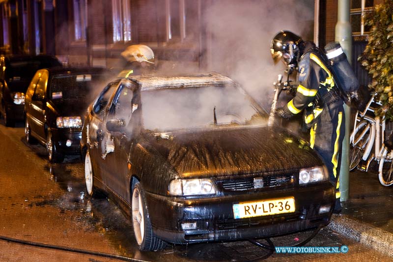 11022305.jpg - FOTOOPDRACHT:Dordrecht:23-02-2011:Weer een auto brand deze week nu op de Krommedijk ter hoogte van nr 38 Dordrecht. De auto brand geheel uit en werd later door een takel dienst weg gesleept. De politie stelt een onderzoek in naar de toedracht.Deze digitale foto blijft eigendom van FOTOPERSBURO BUSINK. Wij hanteren de voorwaarden van het N.V.F. en N.V.J. Gebruik van deze foto impliceert dat u bekend bent  en akkoord gaat met deze voorwaarden bij publicatie.EB/ETIENNE BUSINK