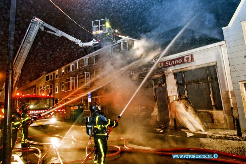 11030214.jpg - FOTOOPDRACHT:Dordrecht:02-03-2011:Vannacht omstreeks 4 uur is bij een uitslaande brand bij een Restaurant/Pizaria aan de Sint Jorisweg 19 het pand volledig afgebrand, enkelen bewoners moesten door de brandweer worden geëvacueerd. De brandweer had enkele uren nodig om het pand te blussen maar kon niet vorkomen dat de omliggende panden behoorlijke schade opliepenDeze digitale foto blijft eigendom van FOTOPERSBURO BUSINK. Wij hanteren de voorwaarden van het N.V.F. en N.V.J. Gebruik van deze foto impliceert dat u bekend bent  en akkoord gaat met deze voorwaarden bij publicatie.EB/ETIENNE BUSINK