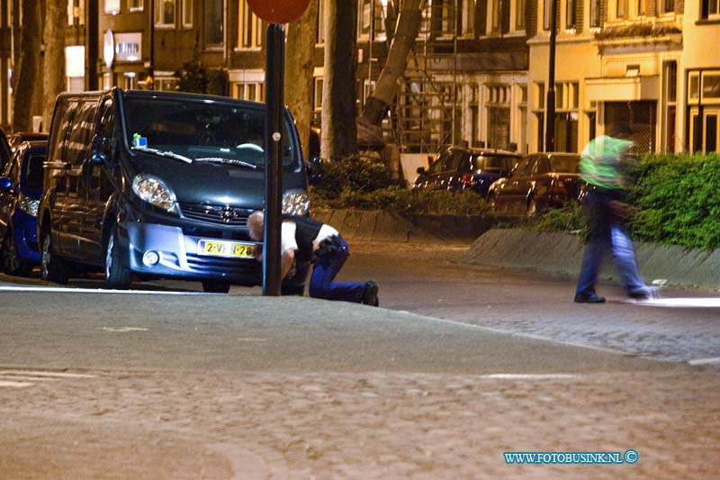 11050501.jpg - FOTOOPDRACHT:Dordrecht:05-05-2011:De politie heeft vannacht een uitgebreid onderzoek verricht op de Bleekersdijk naar een schiet insident.Deze digitale foto blijft eigendom van FOTOPERSBURO BUSINK. Wij hanteren de voorwaarden van het N.V.F. en N.V.J. Gebruik van deze foto impliceert dat u bekend bent  en akkoord gaat met deze voorwaarden bij publicatie.EB/ETIENNE BUSINK