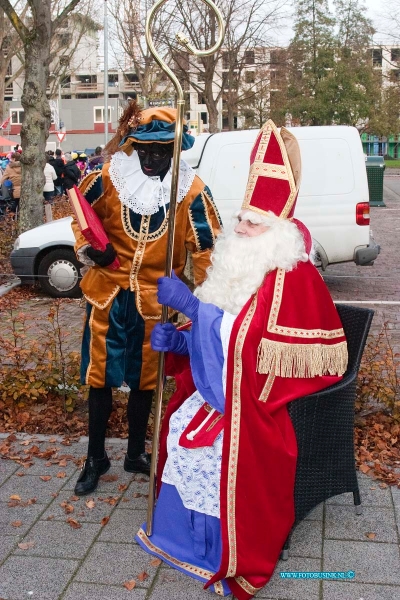 11111901.jpg - FOTOOPDRACHT:Dordrecht:23-11-2011:Sinterklaas op Pauluspein Ondernemmervereneging Nieuwe KrispijnDeze digitale foto blijft eigendom van FOTOPERSBURO BUSINK. Wij hanteren de voorwaarden van het N.V.F. en N.V.J. Gebruik van deze foto impliceert dat u bekend bent  en akkoord gaat met deze voorwaarden bij publicatie.EB/ETIENNE BUSINK