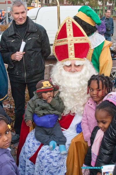 11111903.jpg - FOTOOPDRACHT:Dordrecht:23-11-2011:Sinterklaas op Pauluspein Ondernemmervereneging Nieuwe KrispijnDeze digitale foto blijft eigendom van FOTOPERSBURO BUSINK. Wij hanteren de voorwaarden van het N.V.F. en N.V.J. Gebruik van deze foto impliceert dat u bekend bent  en akkoord gaat met deze voorwaarden bij publicatie.EB/ETIENNE BUSINK