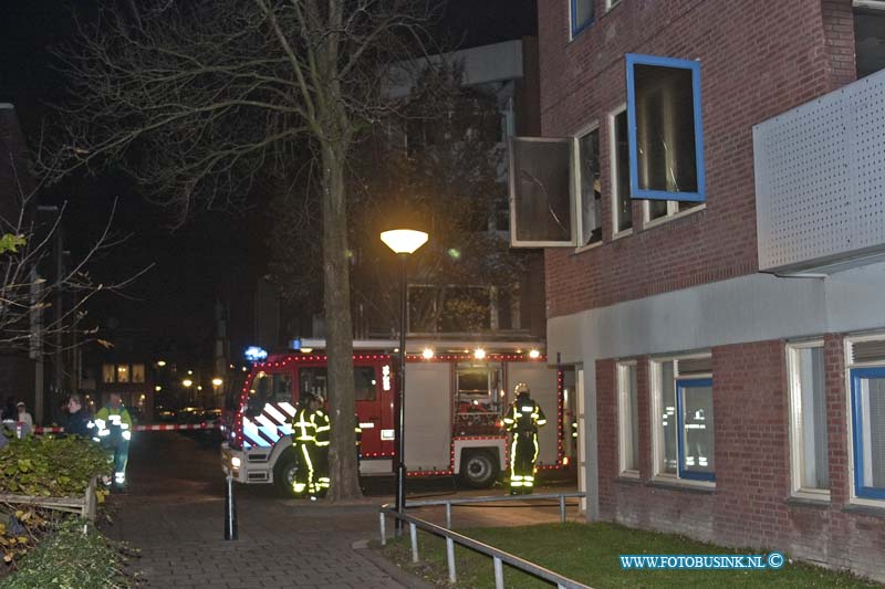 11112701psd.jpg - FOTOOPDRACHT:Dordrecht:27-11-2011:Brand in woning vrankenstraat 38 DodrechtDeze digitale foto blijft eigendom van FOTOPERSBURO BUSINK. Wij hanteren de voorwaarden van het N.V.F. en N.V.J. Gebruik van deze foto impliceert dat u bekend bent  en akkoord gaat met deze voorwaarden bij publicatie.EB/ETIENNE BUSINK