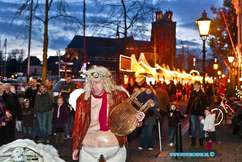 11121709.jpg - FOTOOPDRACHT:Dordrecht:17-12-2011:Mooie en gezellige drukte op de Dordtse kerstmarkt dit weekend. Deze digitale foto blijft eigendom van FOTOPERSBURO BUSINK. Wij hanteren de voorwaarden van het N.V.F. en N.V.J. Gebruik van deze foto impliceert dat u bekend bent  en akkoord gaat met deze voorwaarden bij publicatie.EB/ETIENNE BUSINK