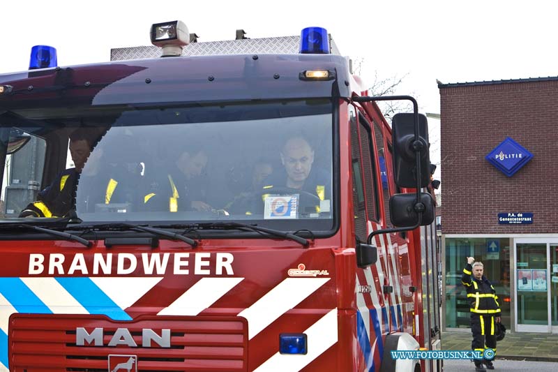 12011105.jpg - FOTOOPDRACHT:Dordrecht:11-01-2012:Brandweerwagen en politieburo J.J.L. ten Katestraat.Deze digitale foto blijft eigendom van FOTOPERSBURO BUSINK. Wij hanteren de voorwaarden van het N.V.F. en N.V.J. Gebruik van deze foto impliceert dat u bekend bent  en akkoord gaat met deze voorwaarden bij publicatie.EB/ETIENNE BUSINK