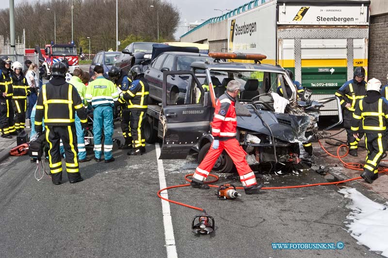 12040202.jpg - FOTOOPDRACHT:Dordrecht:02-04-2012:Dordrecht Bij een aanrijding op de Mijlweg is vanmiddag een bestuurder van een vrachtwagen gewond en bekneld in zijn cabine en gewond geraakt. De trauma helikopter en 2 ziekenwagen verleende assistentie aan de gewonde bestuurder en de brandweer bevrijde beknelde man uit zijn cabine. De toegang weg naar het dordt industrieterrein weg was enkelen uren afgesloten voor het verkeer. beide vrachtwagens raakte totaal los bij het zware ongeval.Deze digitale foto blijft eigendom van FOTOPERSBURO BUSINK. Wij hanteren de voorwaarden van het N.V.F. en N.V.J. Gebruik van deze foto impliceert dat u bekend bent  en akkoord gaat met deze voorwaarden bij publicatie.EB/ETIENNE BUSINK