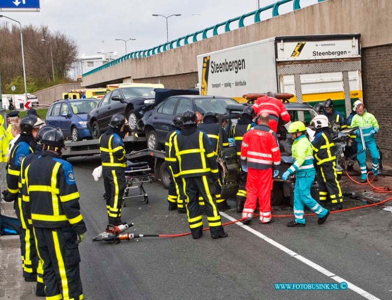 12040203.jpg - FOTOOPDRACHT:Dordrecht:02-04-2012:Dordrecht Bij een aanrijding op de Mijlweg is vanmiddag een bestuurder van een vrachtwagen gewond en bekneld in zijn cabine en gewond geraakt. De trauma helikopter en 2 ziekenwagen verleende assistentie aan de gewonde bestuurder en de brandweer bevrijde beknelde man uit zijn cabine. De toegang weg naar het dordt industrieterrein weg was enkelen uren afgesloten voor het verkeer. beide vrachtwagens raakte totaal los bij het zware ongeval.Deze digitale foto blijft eigendom van FOTOPERSBURO BUSINK. Wij hanteren de voorwaarden van het N.V.F. en N.V.J. Gebruik van deze foto impliceert dat u bekend bent  en akkoord gaat met deze voorwaarden bij publicatie.EB/ETIENNE BUSINK