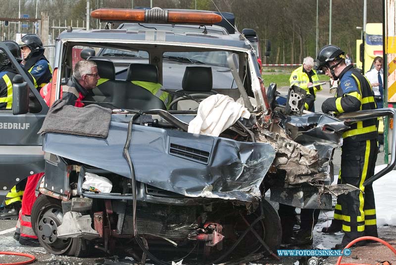 12040208.jpg - FOTOOPDRACHT:Dordrecht:02-04-2012:Dordrecht Bij een aanrijding op de Mijlweg is vanmiddag een bestuurder van een vrachtwagen gewond en bekneld in zijn cabine en gewond geraakt. De trauma helikopter en 2 ziekenwagen verleende assistentie aan de gewonde bestuurder en de brandweer bevrijde beknelde man uit zijn cabine. De toegang weg naar het dordt industrieterrein weg was enkelen uren afgesloten voor het verkeer. beide vrachtwagens raakte totaal los bij het zware ongeval.Deze digitale foto blijft eigendom van FOTOPERSBURO BUSINK. Wij hanteren de voorwaarden van het N.V.F. en N.V.J. Gebruik van deze foto impliceert dat u bekend bent  en akkoord gaat met deze voorwaarden bij publicatie.EB/ETIENNE BUSINK