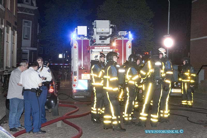 12050103.jpg - FOTOOPDRACHT:Dordrecht:01-05-2012:Een uitslaande brand heeft in de Mathinus Steynstraat 38 een woning compleet verwoest. De bewoner werd met lichte verwondingen naar een ziekenhuis vervoerd.De brandweer heeft andere bewoners geëvacueerd van omliggende woningen. Na enkelen uren was de woning brand geblust over de toedracht van de brand is nog niets bekend.Deze digitale foto blijft eigendom van FOTOPERSBURO BUSINK. Wij hanteren de voorwaarden van het N.V.F. en N.V.J. Gebruik van deze foto impliceert dat u bekend bent  en akkoord gaat met deze voorwaarden bij publicatie.EB/ETIENNE BUSINK