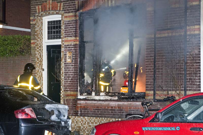 12050107.jpg - FOTOOPDRACHT:Dordrecht:01-05-2012:Een uitslaande brand heeft in de Mathinus Steynstraat 38 een woning compleet verwoest. De bewoner werd met lichte verwondingen naar een ziekenhuis vervoerd.De brandweer heeft andere bewoners geëvacueerd van omliggende woningen. Na enkelen uren was de woning brand geblust over de toedracht van de brand is nog niets bekend.Deze digitale foto blijft eigendom van FOTOPERSBURO BUSINK. Wij hanteren de voorwaarden van het N.V.F. en N.V.J. Gebruik van deze foto impliceert dat u bekend bent  en akkoord gaat met deze voorwaarden bij publicatie.EB/ETIENNE BUSINK