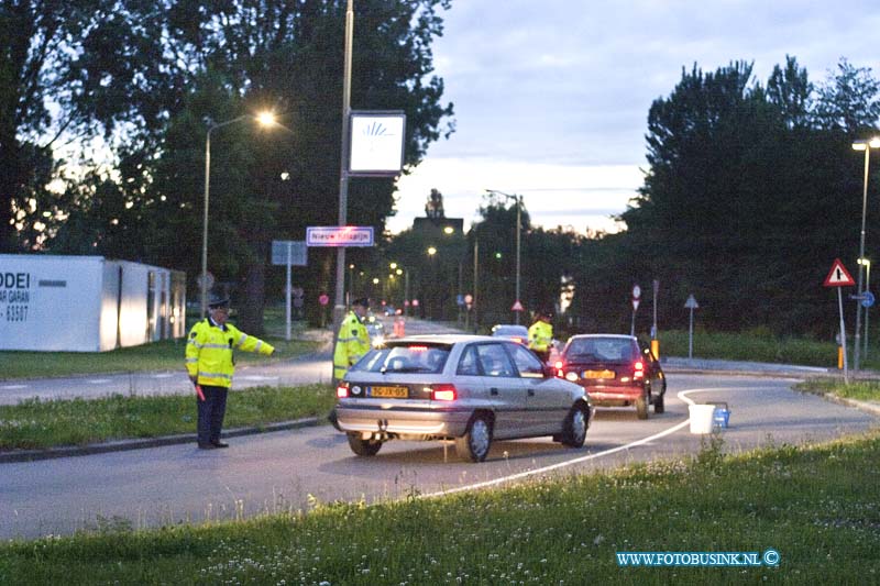 12060106.jpg - FOTOOPDRACHT:Dordrecht:01-06-2012:Alcohol controle Laan de VN / Nassauweg DordrechtDeze digitale foto blijft eigendom van FOTOPERSBURO BUSINK. Wij hanteren de voorwaarden van het N.V.F. en N.V.J. Gebruik van deze foto impliceert dat u bekend bent  en akkoord gaat met deze voorwaarden bij publicatie.EB/ETIENNE BUSINK