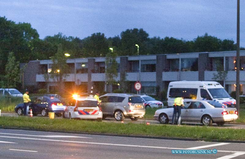 12060107.jpg - FOTOOPDRACHT:Dordrecht:01-06-2012:Alcohol controle Laan de VN / Nassauweg DordrechtDeze digitale foto blijft eigendom van FOTOPERSBURO BUSINK. Wij hanteren de voorwaarden van het N.V.F. en N.V.J. Gebruik van deze foto impliceert dat u bekend bent  en akkoord gaat met deze voorwaarden bij publicatie.EB/ETIENNE BUSINK