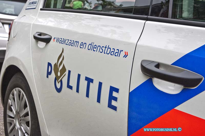 12062103.jpg - FOTOOPDRACHT:Dordrecht:21-06-2012:Dordrecht Standhasenstraat 93 Wietpantage ontdekt door water lekage, de barndweer sloot de water toevoer naar de woning af en de politie stelt een onderzoek in naar de huurders. helaas waren de planten net geknip en is dem oogst verdwennen.Deze digitale foto blijft eigendom van FOTOPERSBURO BUSINK. Wij hanteren de voorwaarden van het N.V.F. en N.V.J. Gebruik van deze foto impliceert dat u bekend bent  en akkoord gaat met deze voorwaarden bij publicatie.EB/ETIENNE BUSINK