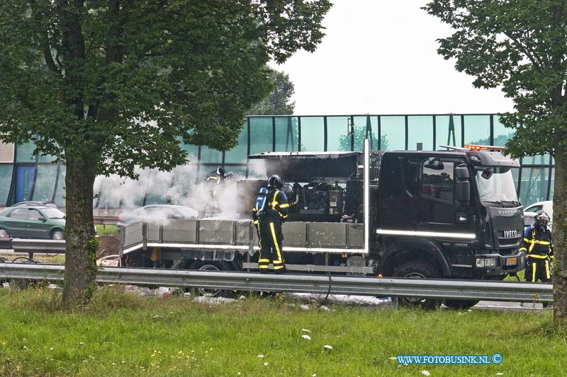 12072801.jpg - FOTOOPDRACHT:Dordrecht:28-07-2012:Lading van een Vrachtwagen in brand op de Rijksweg A16 ter hoogte van Dordrecht.enkelen rijbanen werden afgesloten voor het verkeer en de brandweer blust de brand in de openbak van de vrachtwagen. Deze digitale foto blijft eigendom van FOTOPERSBURO BUSINK. Wij hanteren de voorwaarden van het N.V.F. en N.V.J. Gebruik van deze foto impliceert dat u bekend bent  en akkoord gaat met deze voorwaarden bij publicatie.EB/ETIENNE BUSINK