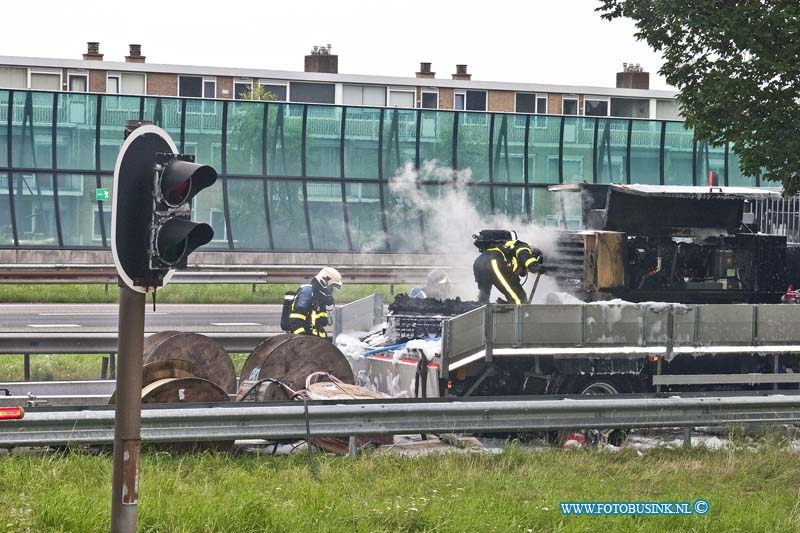 12072802.jpg - FOTOOPDRACHT:Dordrecht:28-07-2012:Lading van een Vrachtwagen in brand op de Rijksweg A16 ter hoogte van Dordrecht.enkelen rijbanen werden afgesloten voor het verkeer en de brandweer blust de brand in de openbak van de vrachtwagen. Deze digitale foto blijft eigendom van FOTOPERSBURO BUSINK. Wij hanteren de voorwaarden van het N.V.F. en N.V.J. Gebruik van deze foto impliceert dat u bekend bent  en akkoord gaat met deze voorwaarden bij publicatie.EB/ETIENNE BUSINK