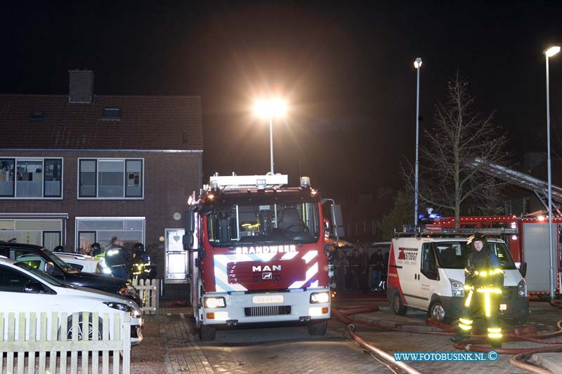 12112505.jpg - FOTOOPDRACHT:Nieuw Lekkerland:25-11-2012:Een groot uitslaande brand in de oude kantine van VV Nieuw Lekkerland is gisteren avond het gebouw en het archief van de voetbal club verloren gegaan. De brandweer zetten groot materieel in om de brand te blussen er is mogelijk ook asbest bij vrij gekomen. over de oorzaak was nog niet te zeggen maar brand stichting word niet uitgesloten.Deze digitale foto blijft eigendom van FOTOPERSBURO BUSINK. Wij hanteren de voorwaarden van het N.V.F. en N.V.J. Gebruik van deze foto impliceert dat u bekend bent  en akkoord gaat met deze voorwaarden bij publicatie.EB/ETIENNE BUSINK