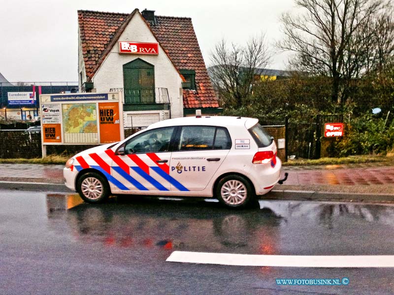 13012907.jpg - FOTOOPDRACHT:Dordrecht:29-01-2013:Dordrecht Mogelijke (poging) overval bedrijf Mijlweg te Dordrecht. Politie doet onderzoek.Deze digitale foto blijft eigendom van FOTOPERSBURO BUSINK. Wij hanteren de voorwaarden van het N.V.F. en N.V.J. Gebruik van deze foto impliceert dat u bekend bent  en akkoord gaat met deze voorwaarden bij publicatie.EB/ETIENNE BUSINK