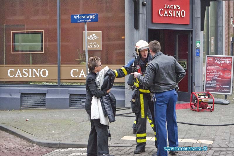 13021202.jpg - FOTOOPDRACHT:Dordrecht:12-02-2013:Bij een binnenbrand bij Jack's Casino aan de Vriesseweg is van morgen de zaak ontruimt, enkelen bezoekers werden naar buiten geleid door het personeel, het pand vulde zicht met zwarte dikke rook.Ook is de Vrieseweg-Kromhout-Vrieseplein korte tijd afgesloten ivm bluswerkzaam heden. Mogelijk is kortsluiting de oorzaak. De brandweer blust de brand.Deze digitale foto blijft eigendom van FOTOPERSBURO BUSINK. Wij hanteren de voorwaarden van het N.V.F. en N.V.J. Gebruik van deze foto impliceert dat u bekend bent  en akkoord gaat met deze voorwaarden bij publicatie.EB/ETIENNE BUSINK